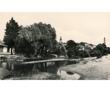Řeka Ondřejnice v Brušperku před regulací, asi 40. léta 20. století