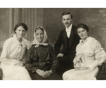 Vojtěch Martínek při doktorských promocích 26. července 1916, foto Josef Faix, Praha