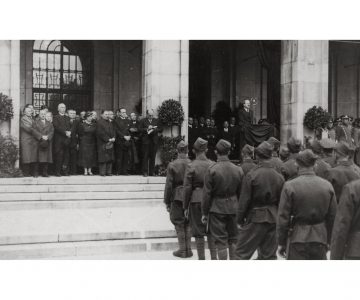 Vojtěch Martínek jako řečník při příležitosti tryzny za zemřelého Tomáše Garrigua Masaryka v roce 1937, foto Oppenheim, Moravská Ostrava